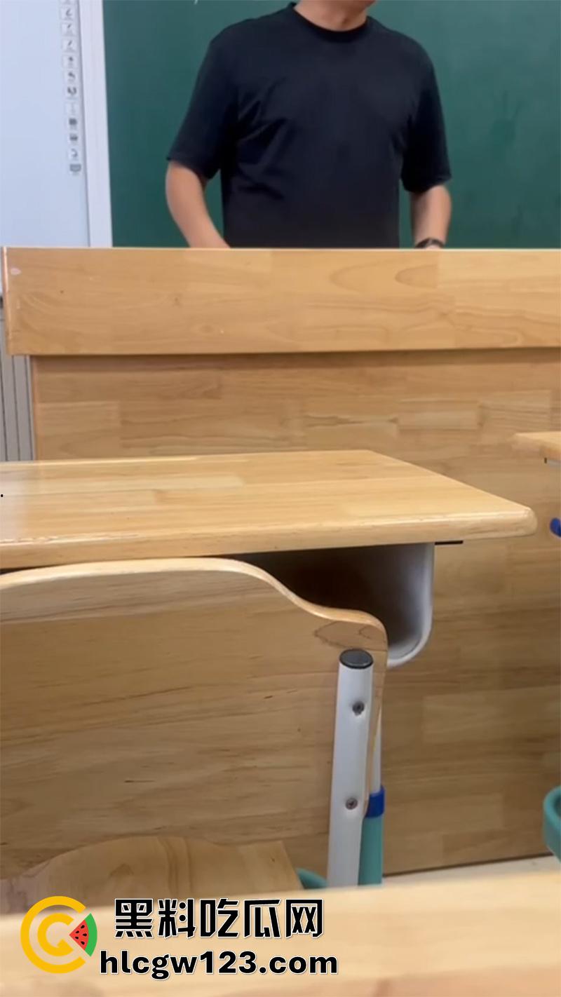 姚北实验学校食堂暴雷，绞肉机里蛆虫密集，被偷拍后将其曝光，太恐怖了实在难以置信！-5