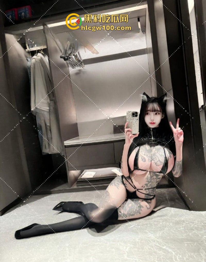 高颜值纹身网红【祎祎Vixen】福利合集曝光 符文女神360度展示人工巨乳 这全身的科技与狠活啊-11